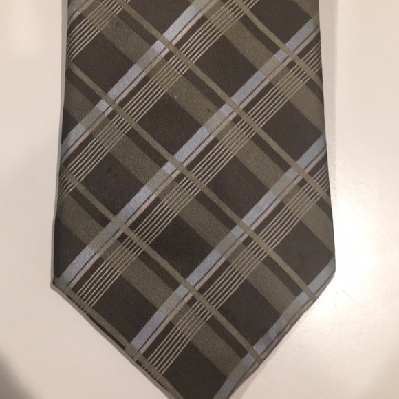 5/$25 green Calvin Klein tie. Reg width & length - Picture 2 of 3
